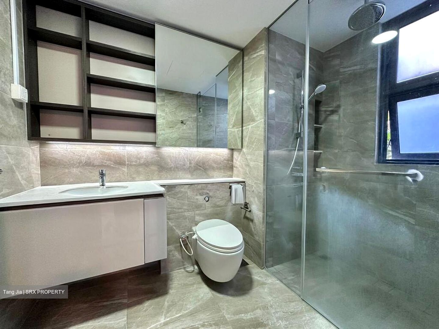 Lake Grande (D22), Condominium #500048601